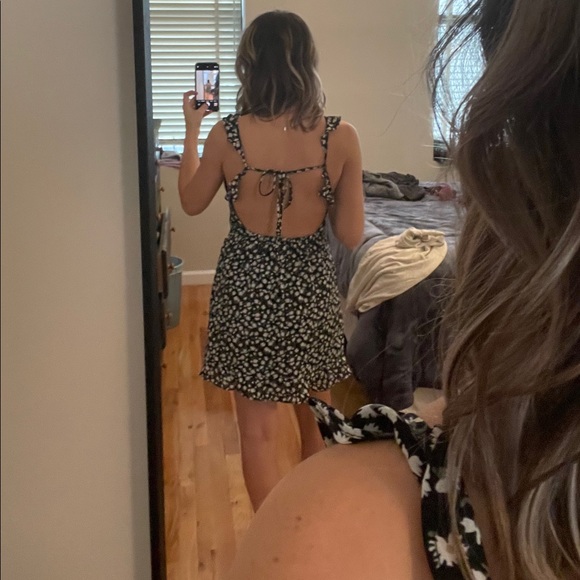 Abercrombie open back black floral dress - Picture 4 of 5